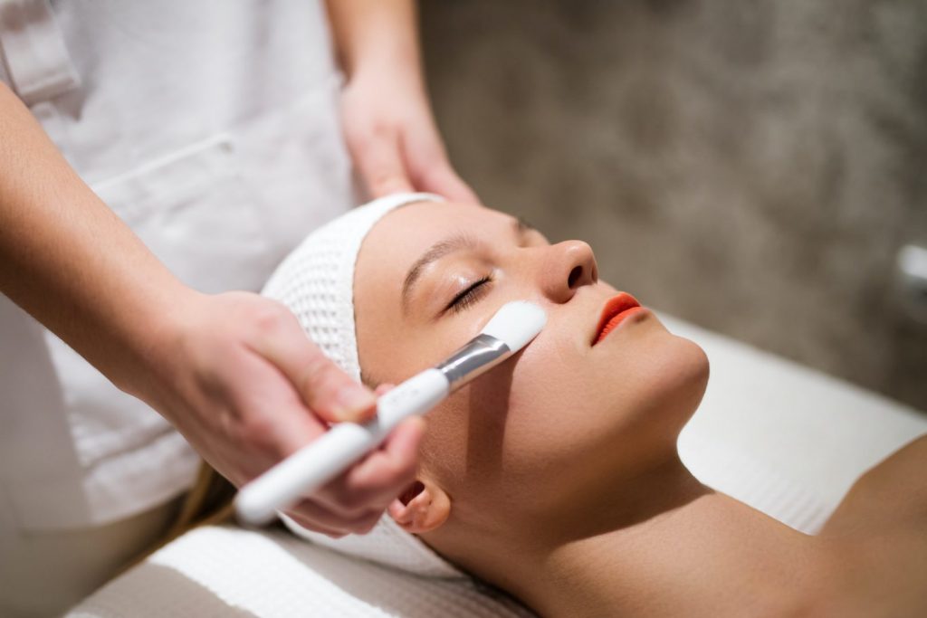 Cosmetic and massage treatment at wellbeing saloon